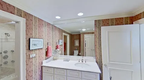 19 Batts Hill Road New Bern NC 28562