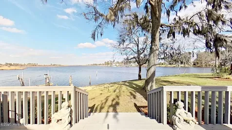 19 Batts Hill Road New Bern NC 28562