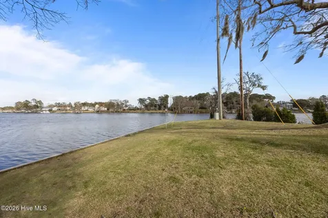 19 Batts Hill Road New Bern NC 28562