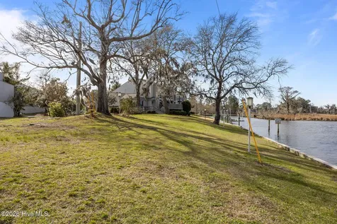 19 Batts Hill Road New Bern NC 28562