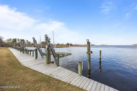 19 Batts Hill Road New Bern NC 28562