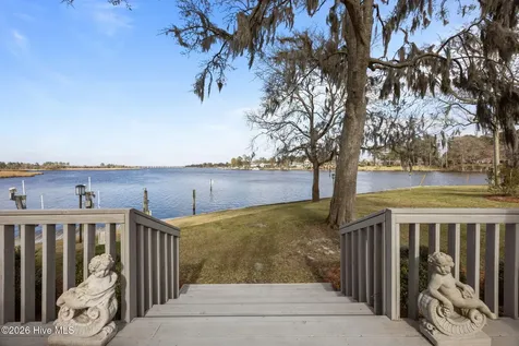 19 Batts Hill Road New Bern NC 28562