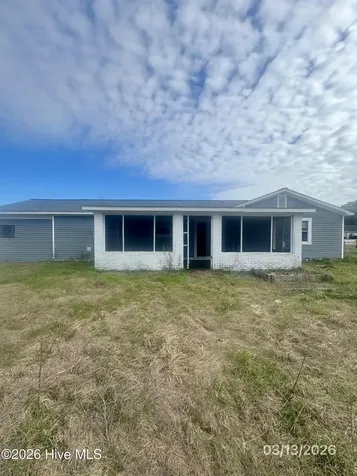 203 W Volant Street Hubert NC 28539