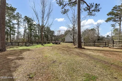 1098 Hoover Road Hampstead NC 28443