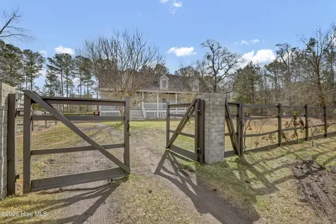 1098 Hoover Road Hampstead NC 28443
