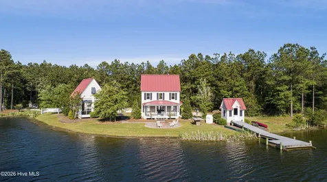 101 Oyster Point Road Oriental NC 28571