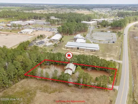 1207 Old Ocean Highway Bolivia NC 28422