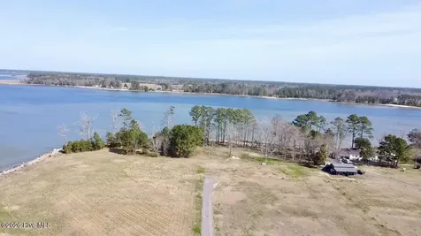 2405 Temples Point Road Havelock NC 28532