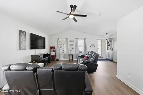 2139 Eleuthera Way Elizabeth City NC 27909