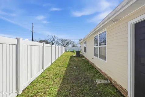 2139 Eleuthera Way Elizabeth City NC 27909