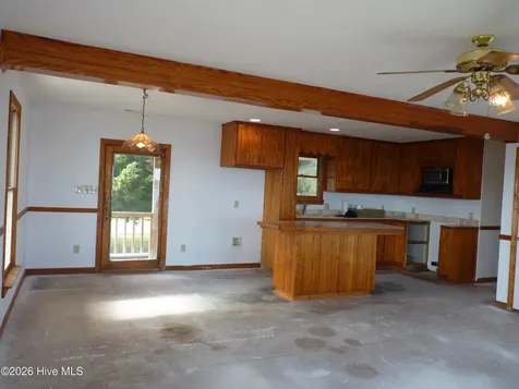 210 Shore Road Newport NC 28570