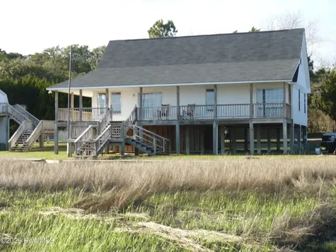 210 Shore Road Newport NC 28570