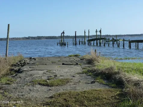 210 Shore Road Newport NC 28570