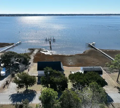 210 Shore Road Newport NC 28570