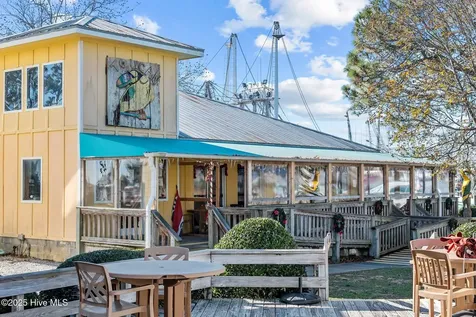 305 South Avenue Oriental NC 28571