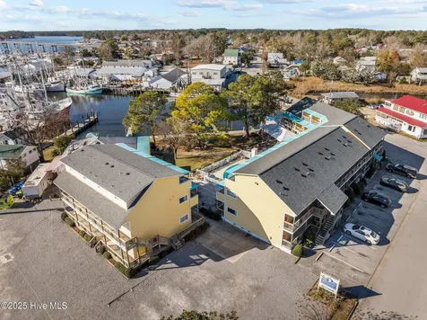 305 South Avenue Oriental NC 28571