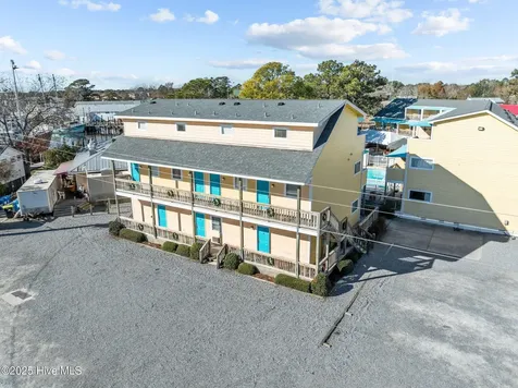 305 South Avenue Oriental NC 28571