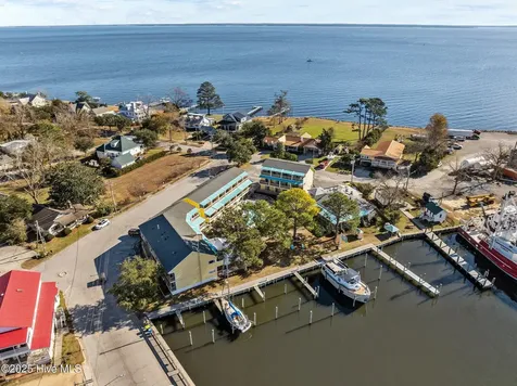 305 South Avenue Oriental NC 28571