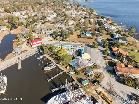 305 South Avenue Oriental NC 28571