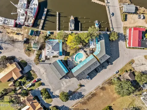 305 South Avenue Oriental NC 28571