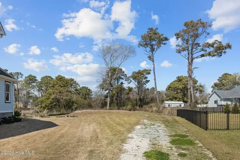 662 Fishermans Point Newport NC 28570