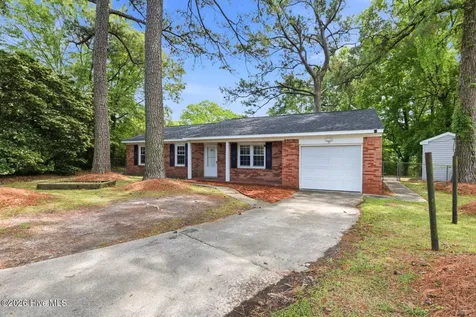 107 Royal Court Jacksonville NC 28546