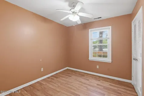 107 Royal Court Jacksonville NC 28546