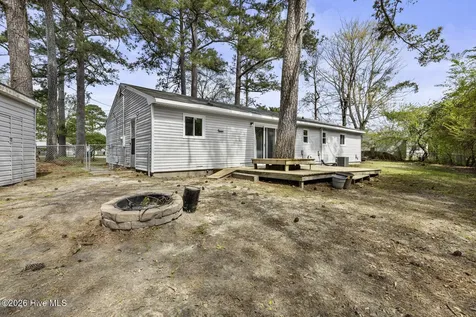 107 Royal Court Jacksonville NC 28546