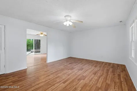 107 Royal Court Jacksonville NC 28546