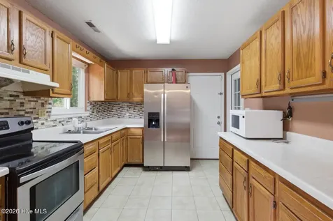107 Royal Court Jacksonville NC 28546