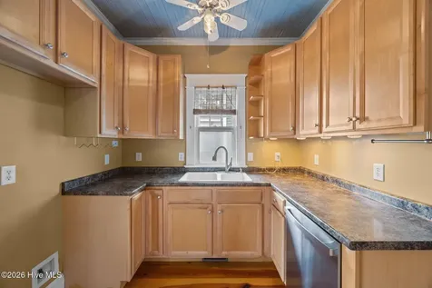 1614 Spencer Avenue New Bern NC 28560
