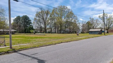 207 NE Railroad Street Robersonville NC 27871