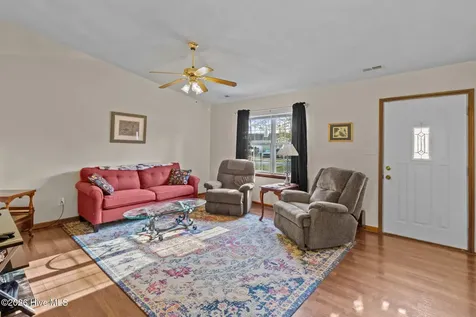 434 Oregon Trail Hubert NC 28539
