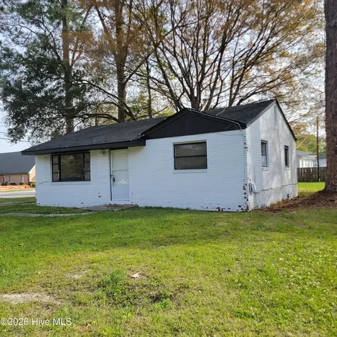 200 S Smith Street Burgaw NC 28425