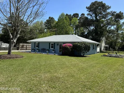 923 N Yaupon Terrace Morehead City NC 28557
