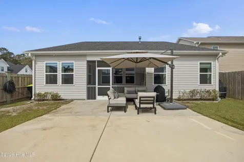 61 Chickadee Way Hampstead NC 28443