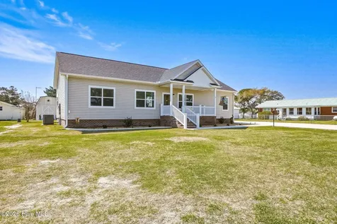 204 Nelson Street Harkers Island NC 28531