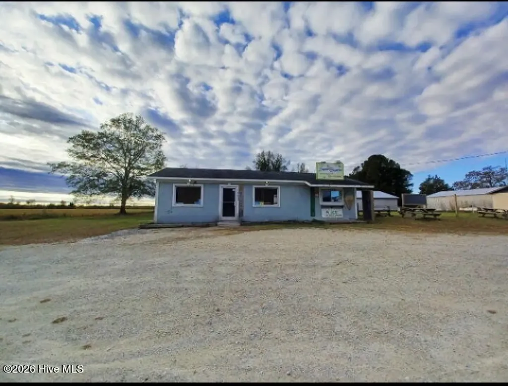1353 Tomahawk Highway Harrells NC 28444