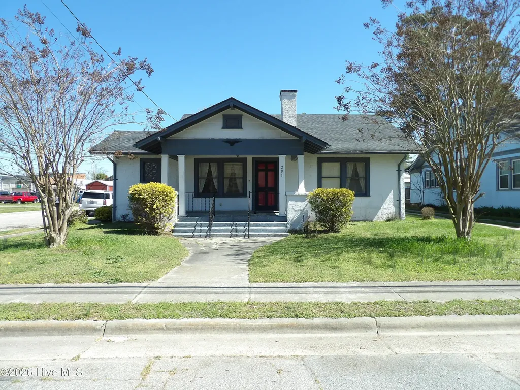 201 E Thompson Avenue Stantonsburg NC 27883