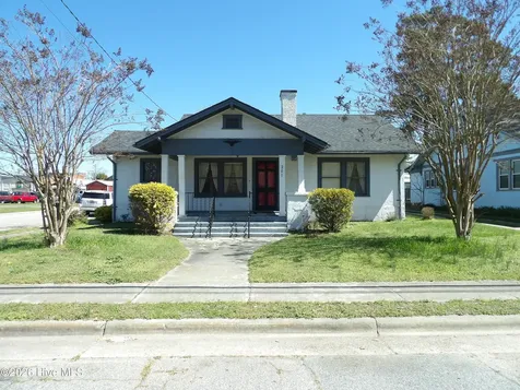 201 E Thompson Avenue Stantonsburg NC 27883