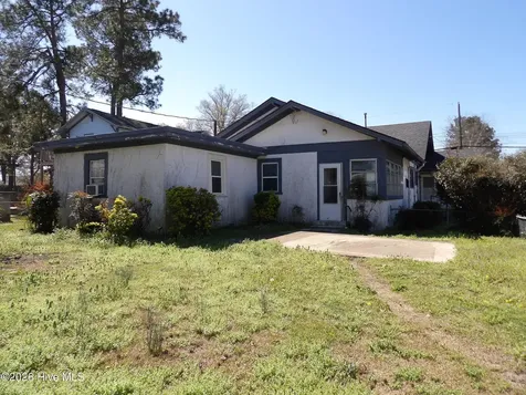201 E Thompson Avenue Stantonsburg NC 27883