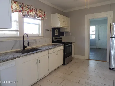 201 E Thompson Avenue Stantonsburg NC 27883