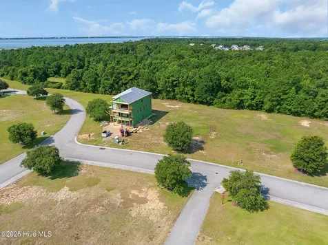 242 Colleton Square Newport NC 28570
