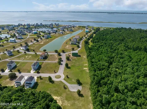 242 Colleton Square Newport NC 28570