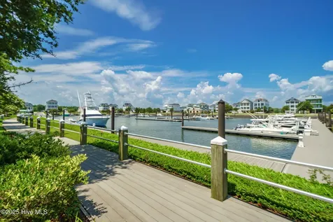 242 Colleton Square Newport NC 28570