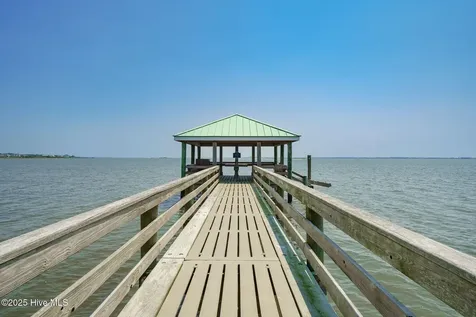 242 Colleton Square Newport NC 28570