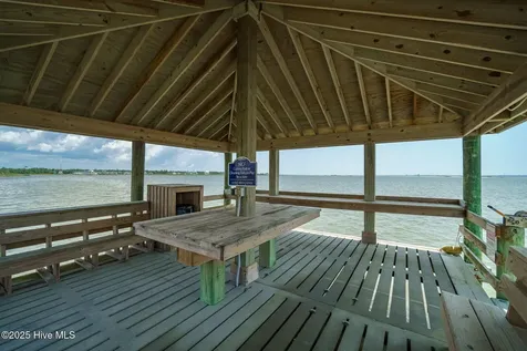 242 Colleton Square Newport NC 28570