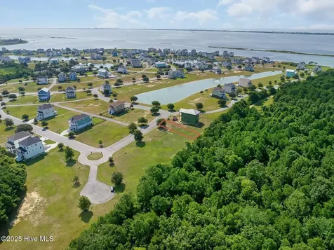 242 Colleton Square Newport NC 28570