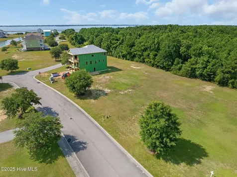 242 Colleton Square Newport NC 28570