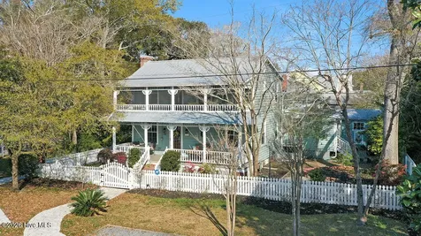 301 E West Street Southport NC 28461
